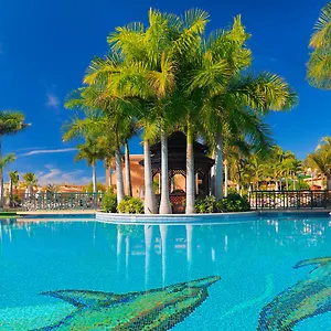 green-garden-resort-suites.tenerifehoteles.net/